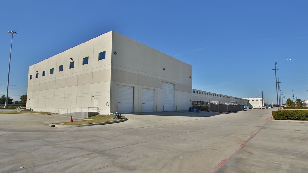 14700 North Fwy, Houston, TX for lease - Building Photo - Image 2 of 5