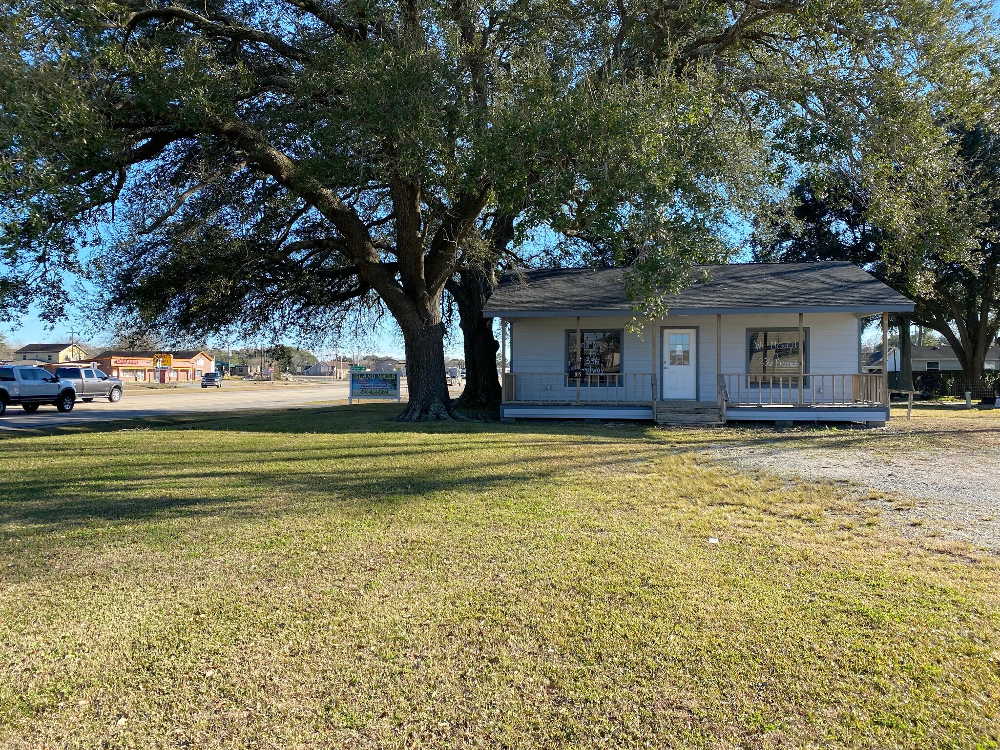 105 W Cypress Ave, Winnie, TX for sale Primary Photo- Image 1 of 1