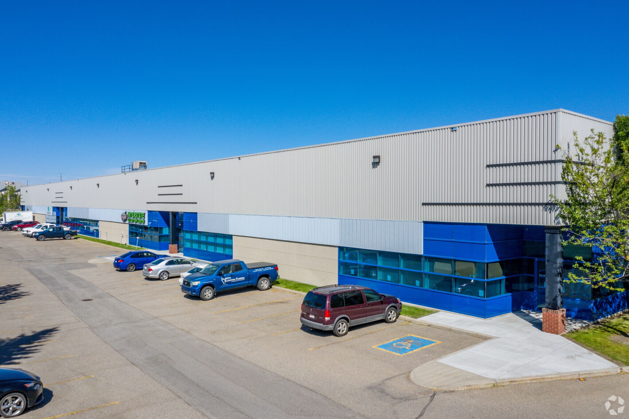 4550 25th St SE, Calgary, AB for sale Primary Photo- Image 1 of 1