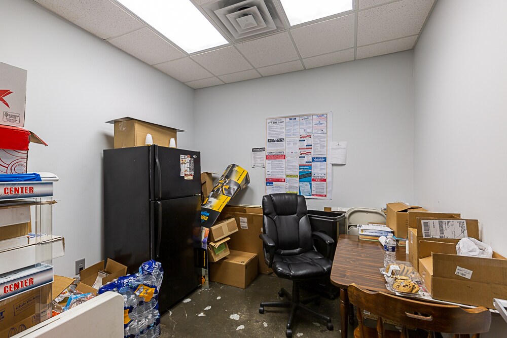 3205 Hanover Rd, Johnson City, TN 37604 REDUCED! Hanover Warehouse