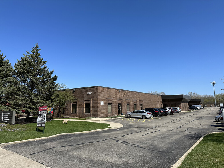 28457 Ballard Dr, Lake Forest, IL for lease - Building Photo - Image 1 of 38