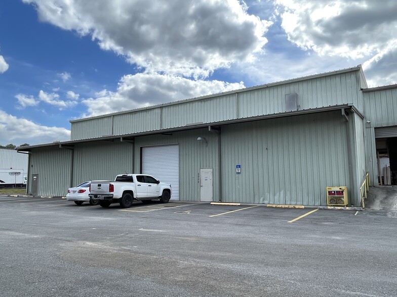 3500 NE Waldo Rd, Gainesville, FL for lease - Building Photo - Image 2 of 15