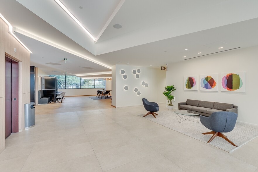 15110 N Dallas Pky, Dallas, TX for lease - Lobby - Image 2 of 11