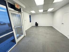 1325 NW 98th Ct, Doral, FL for lease Interior Photo- Image 1 of 8