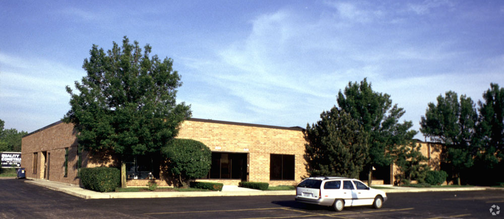 641-683 Academy Dr, Northbrook, IL for lease Primary Photo- Image 1 of 23