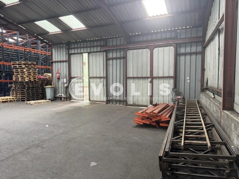 Flex in Amiens for lease - Interior Photo - Image 2 of 3