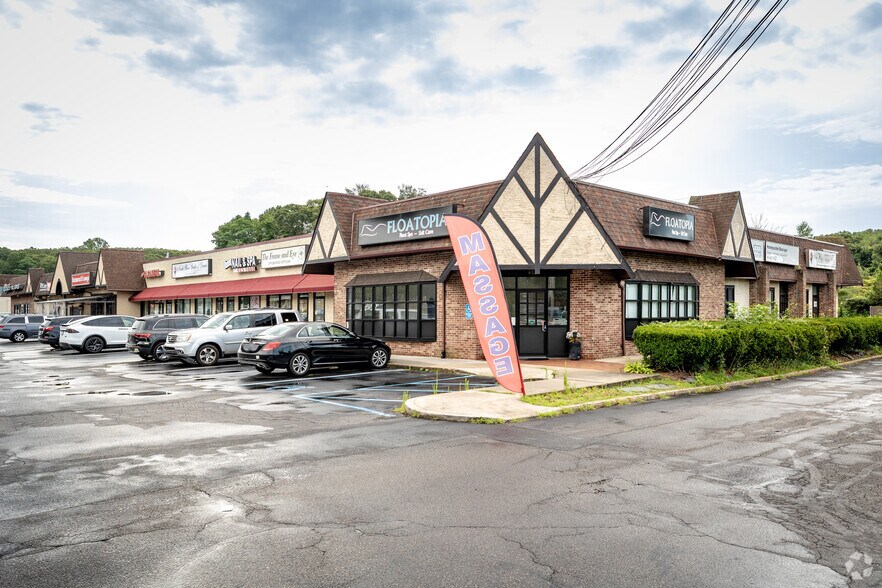 856-874 E Jericho Tpke, Huntington Station, NY for sale - Primary Photo - Image 1 of 1