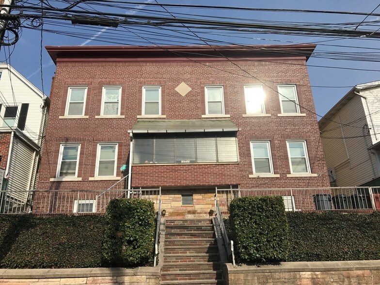 12-15 119th St, College Point, NY for sale - Primary Photo - Image 1 of 1