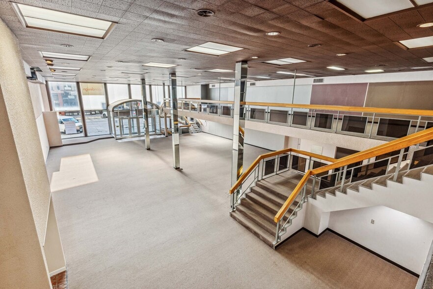 118 N Broadway, Fargo, ND for sale - Interior Photo - Image 2 of 11