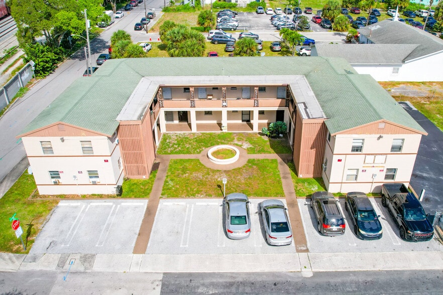 535-537 18th St, West Palm Beach, West Palm Beach, FL for sale - Building Photo - Image 2 of 13