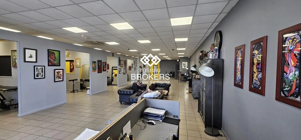 Retail in Lempdes for lease - Interior Photo - Image 3 of 7