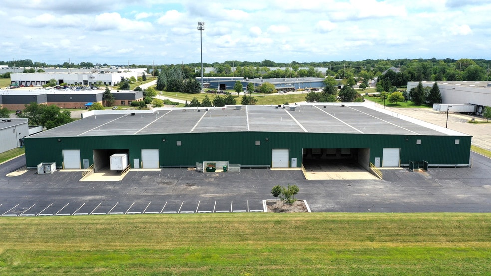 401-431 N Raddant Rd, Batavia, IL for lease - Building Photo - Image 3 of 5