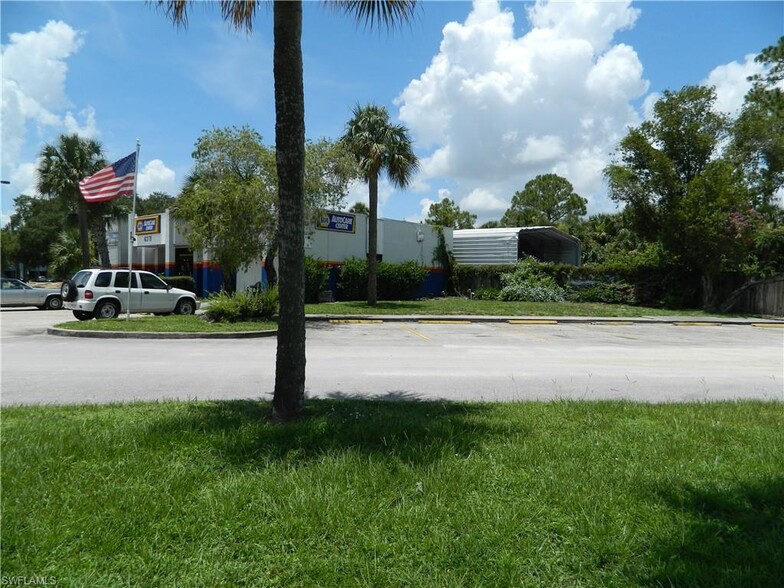 6371 Bayshore Rd, North Fort Myers, FL for sale - Building Photo - Image 3 of 9