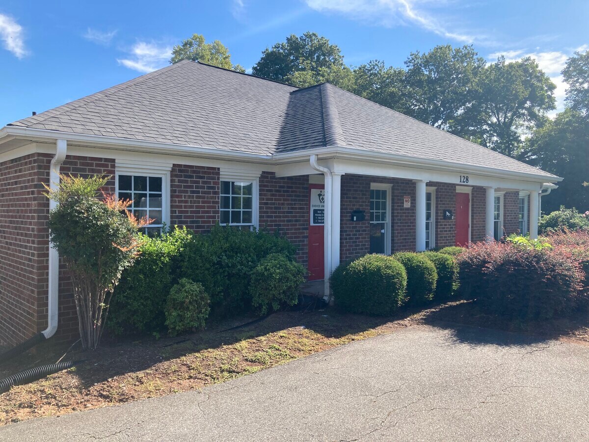 128 E Garrison Blvd, Gastonia, NC 28054 Office for Lease