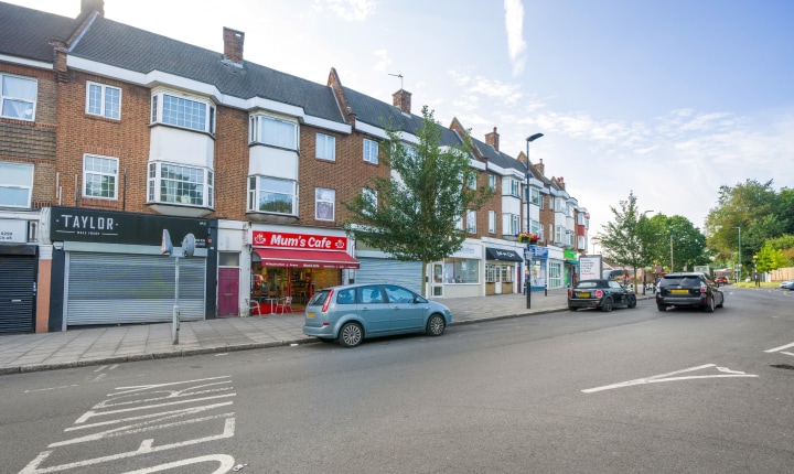 12-13 The Broadway, Croydon for sale Primary Photo- Image 1 of 1