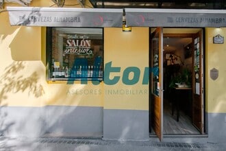 Retail in Madrid, Madrid for lease Interior Photo- Image 2 of 29