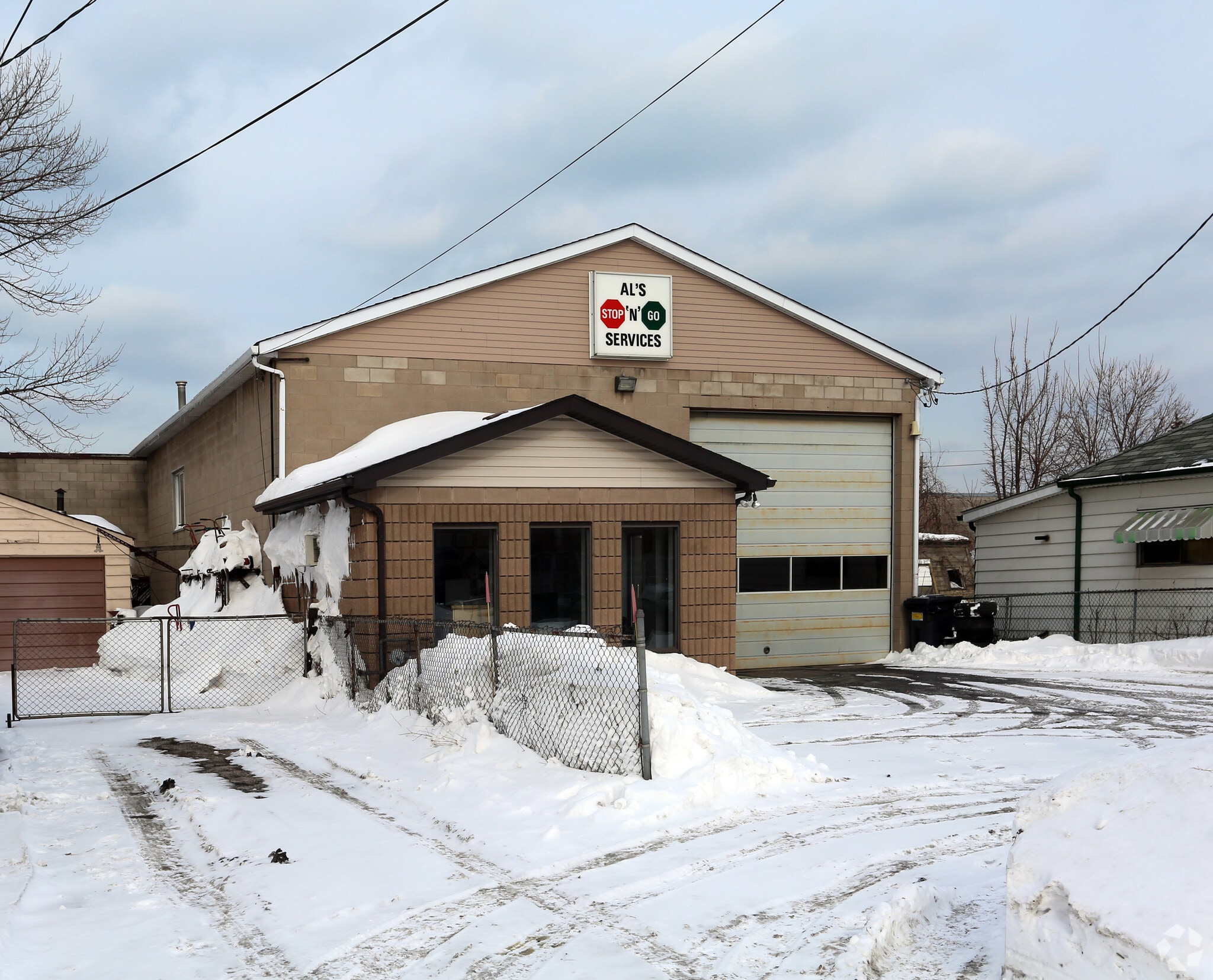 627 Rennie St, Hamilton, ON for sale Primary Photo- Image 1 of 1