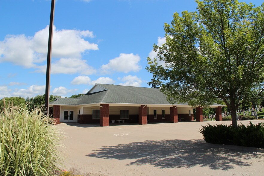 100 S Cedar St, Solon, IA for sale - Building Photo - Image 1 of 1