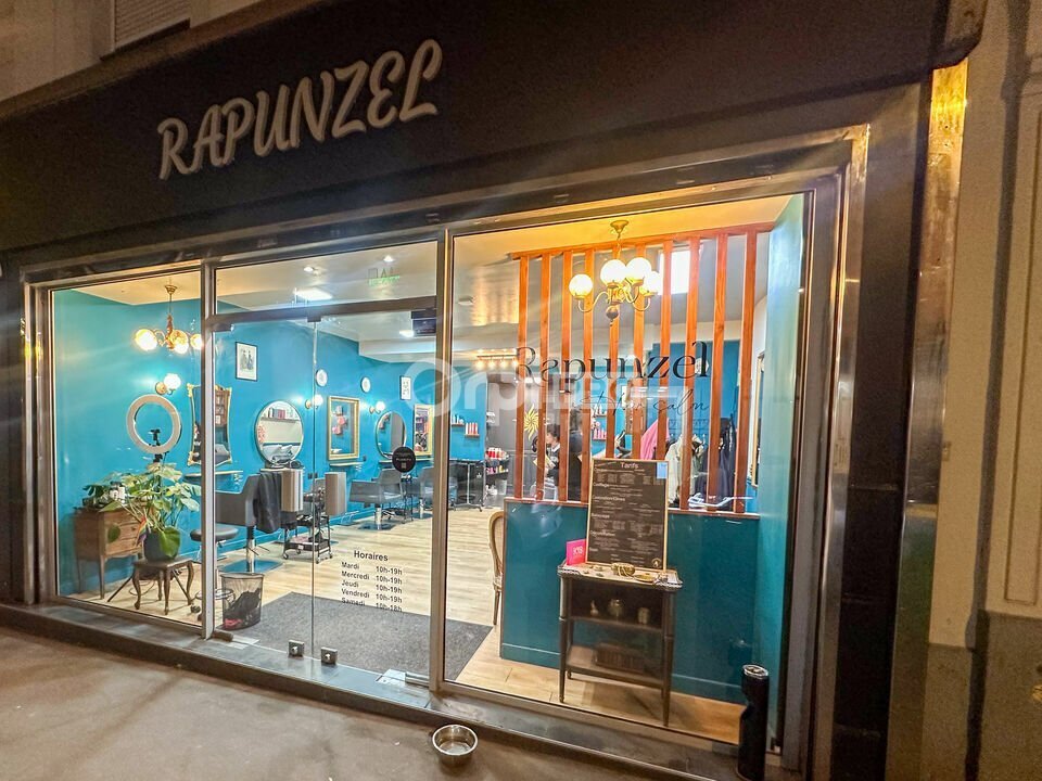 Retail in Paris for lease Building Photo- Image 1 of 2
