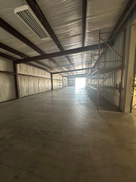 200 N Falcon Dr, Oklahoma City, OK for lease - Building Photo - Image 3 of 7