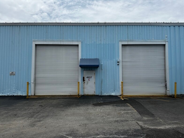4645-4657 Southern Blvd, West Palm Beach, FL for lease - Building Photo - Image 3 of 11