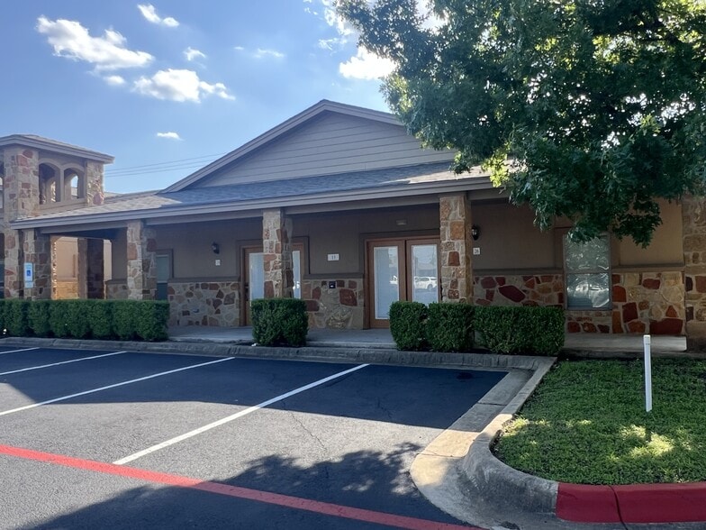 2851 Joe Dimaggio Blvd, Round Rock, TX for lease - Building Photo - Image 1 of 17