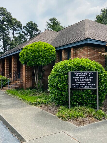 15 Winchester Ct, Mauldin, SC for sale - Building Photo - Image 1 of 1