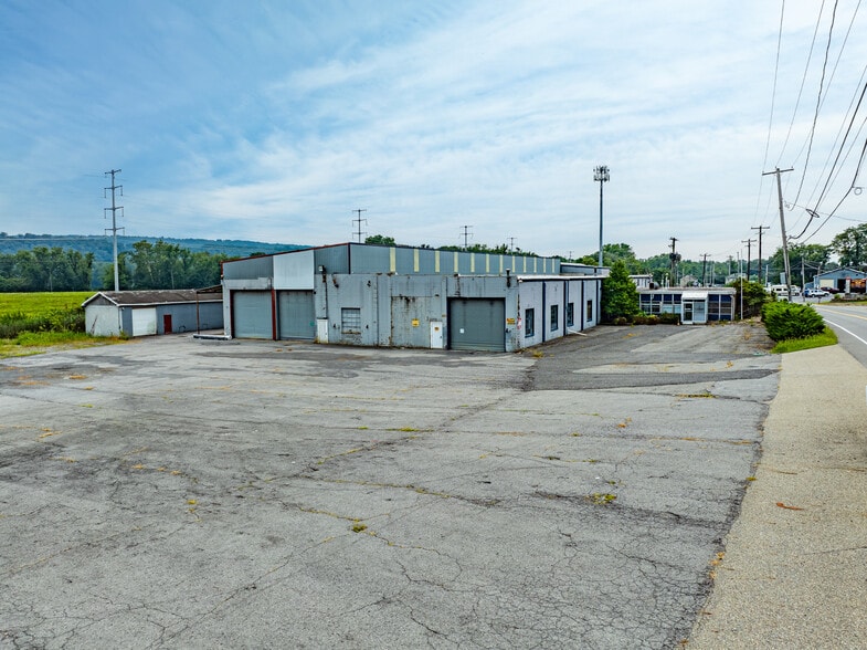1910 N Old Trl, Selinsgrove, PA for sale - Building Photo - Image 2 of 7