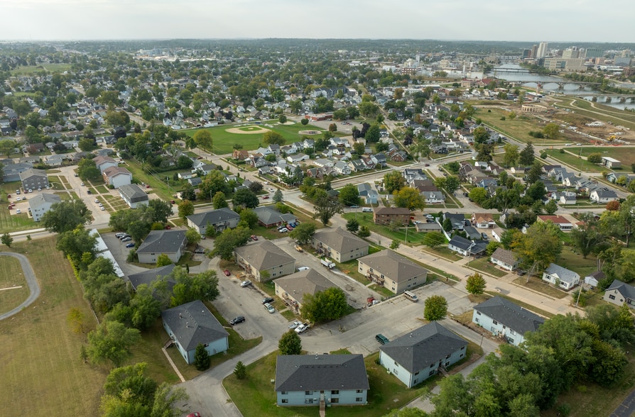 25-85 Aossey Ln SW, Cedar Rapids, IA for sale - Building Photo - Image 2 of 12