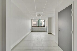 Flex in Groslay for lease Interior Photo- Image 2 of 6