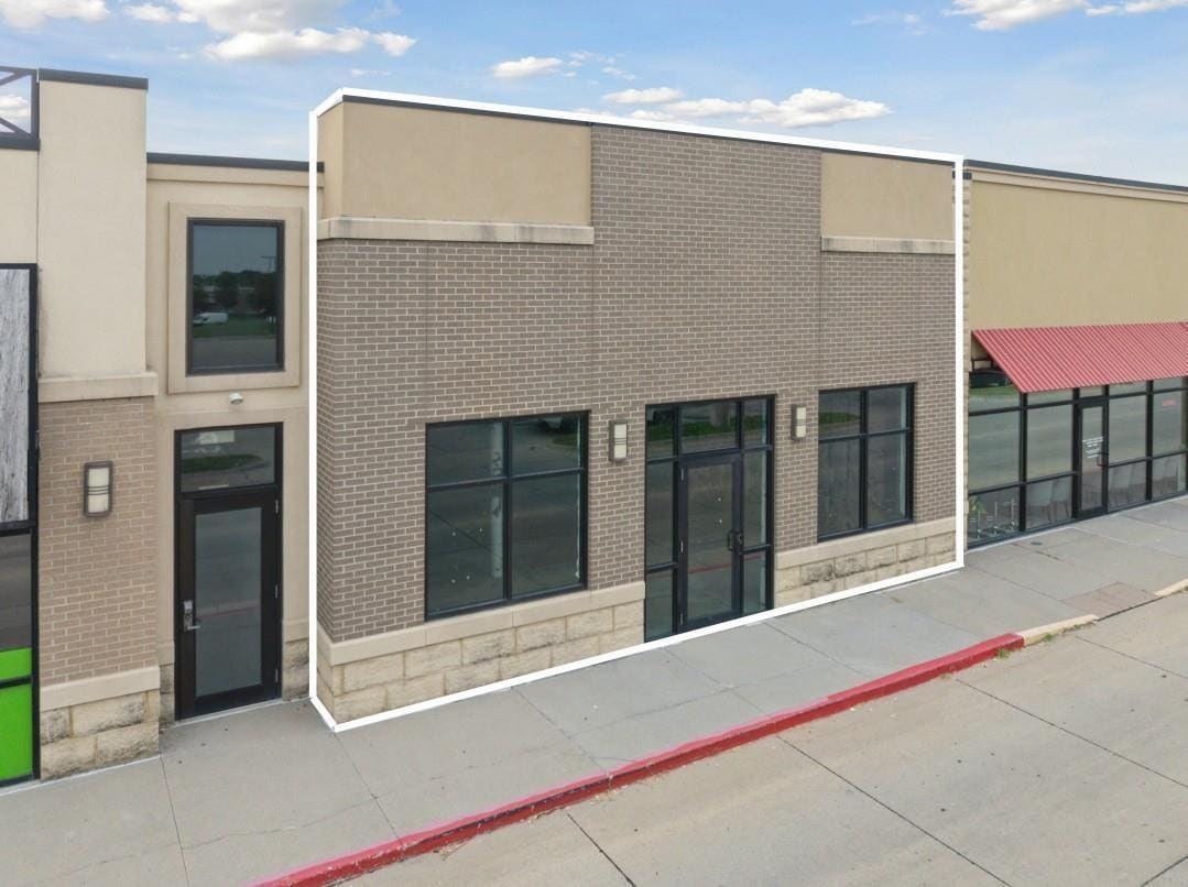 2060 Sovia Dr, Waterloo, IA for lease Interior Photo- Image 1 of 1