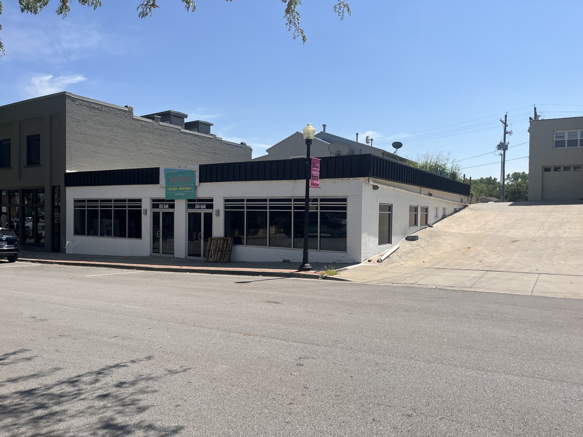 202 Oak St, Bonner Springs, KS for sale Building Photo- Image 1 of 10