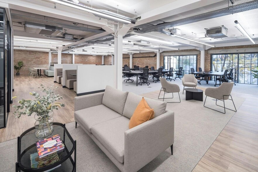 36-52 Fortess Grv, London for lease - Building Photo - Image 2 of 16