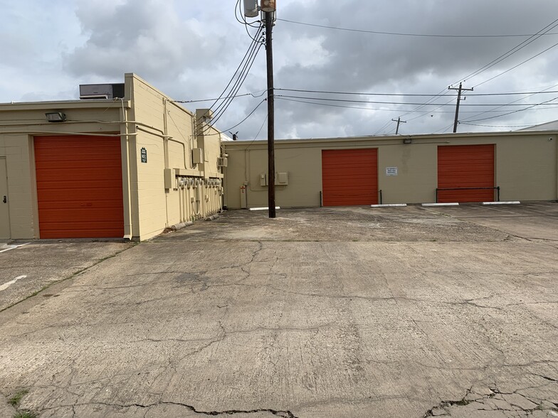 6003 Bellaire Blvd, Houston, TX for lease - Building Photo - Image 2 of 3