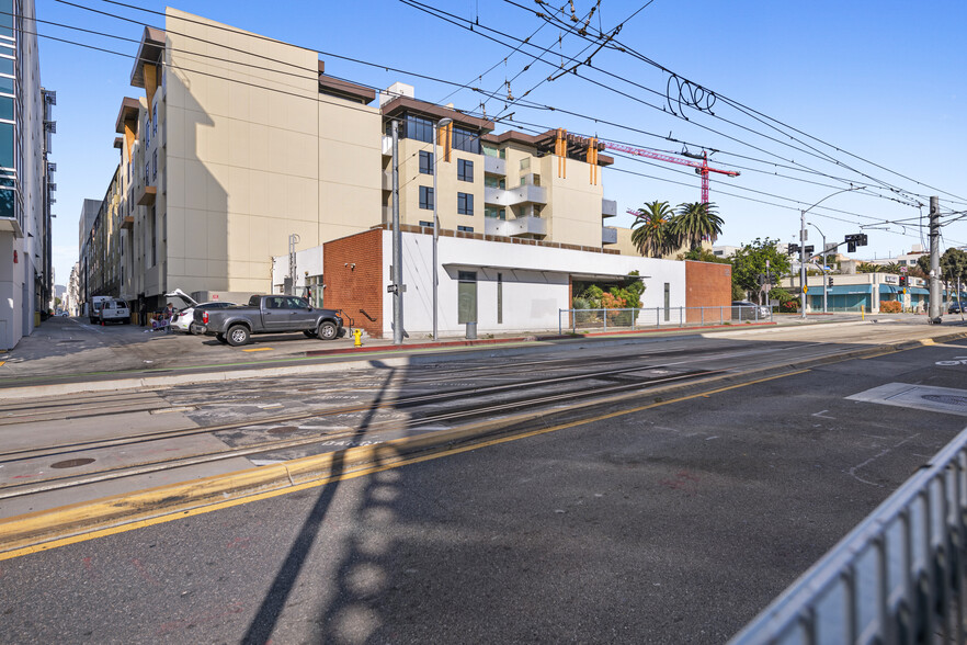 525 Colorado Ave, Santa Monica, CA for lease - Building Photo - Image 2 of 6