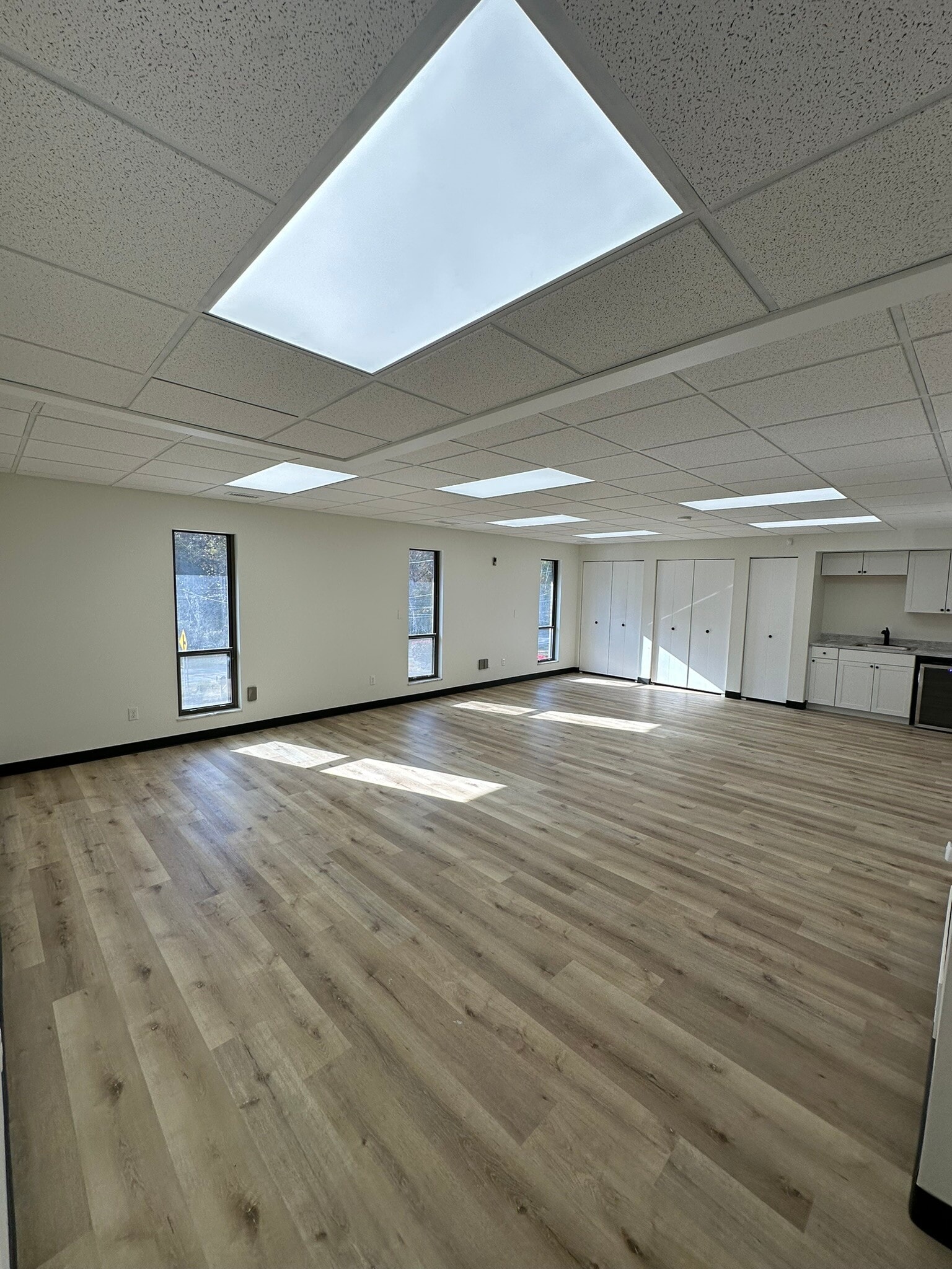 3025 Jacks Run Rd, White Oak, PA for lease Interior Photo- Image 1 of 24