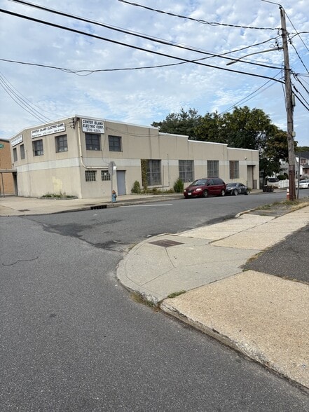 96 Nassau Rd, Roosevelt, NY for lease - Primary Photo - Image 1 of 15