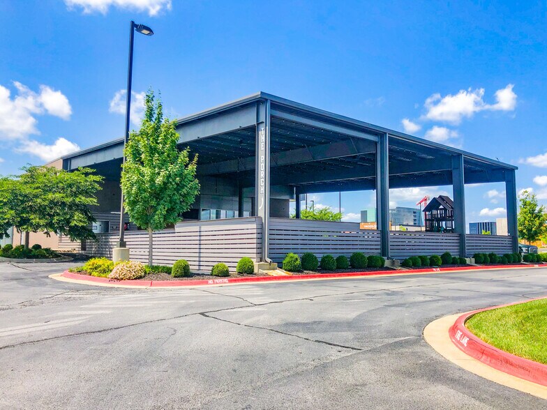 5001 Pauline Whitaker Pky, Rogers, AR for sale - Building Photo - Image 1 of 1