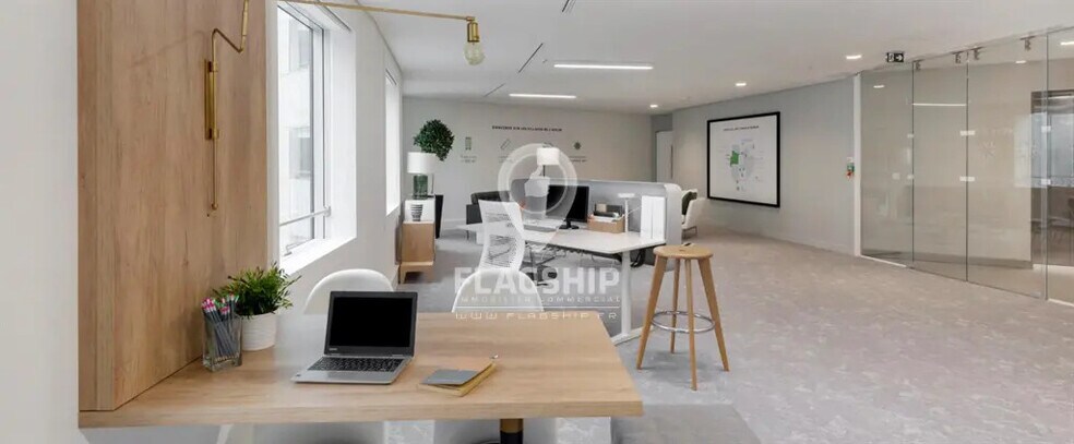Office in Nanterre for lease - Building Photo - Image 2 of 5