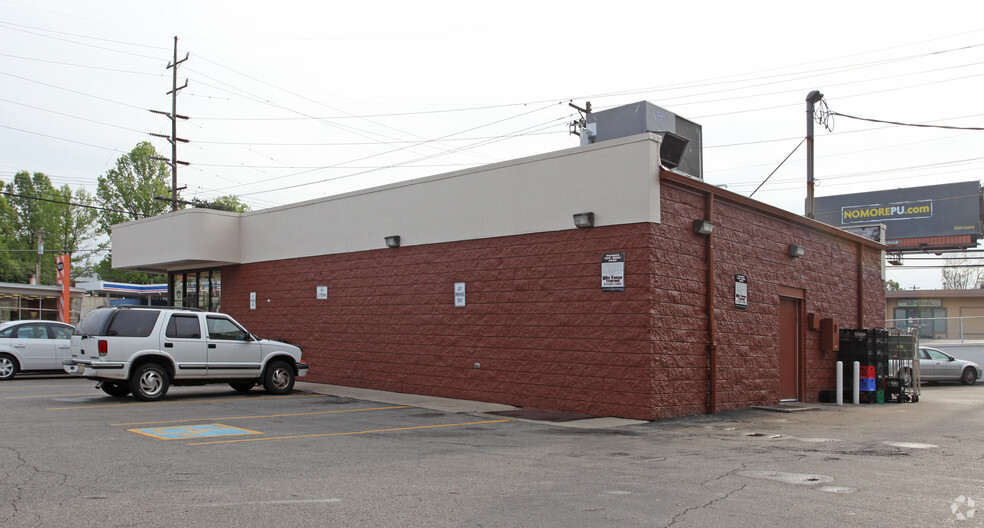 7197 Beechmont Ave, Cincinnati, OH for lease - Building Photo - Image 2 of 2