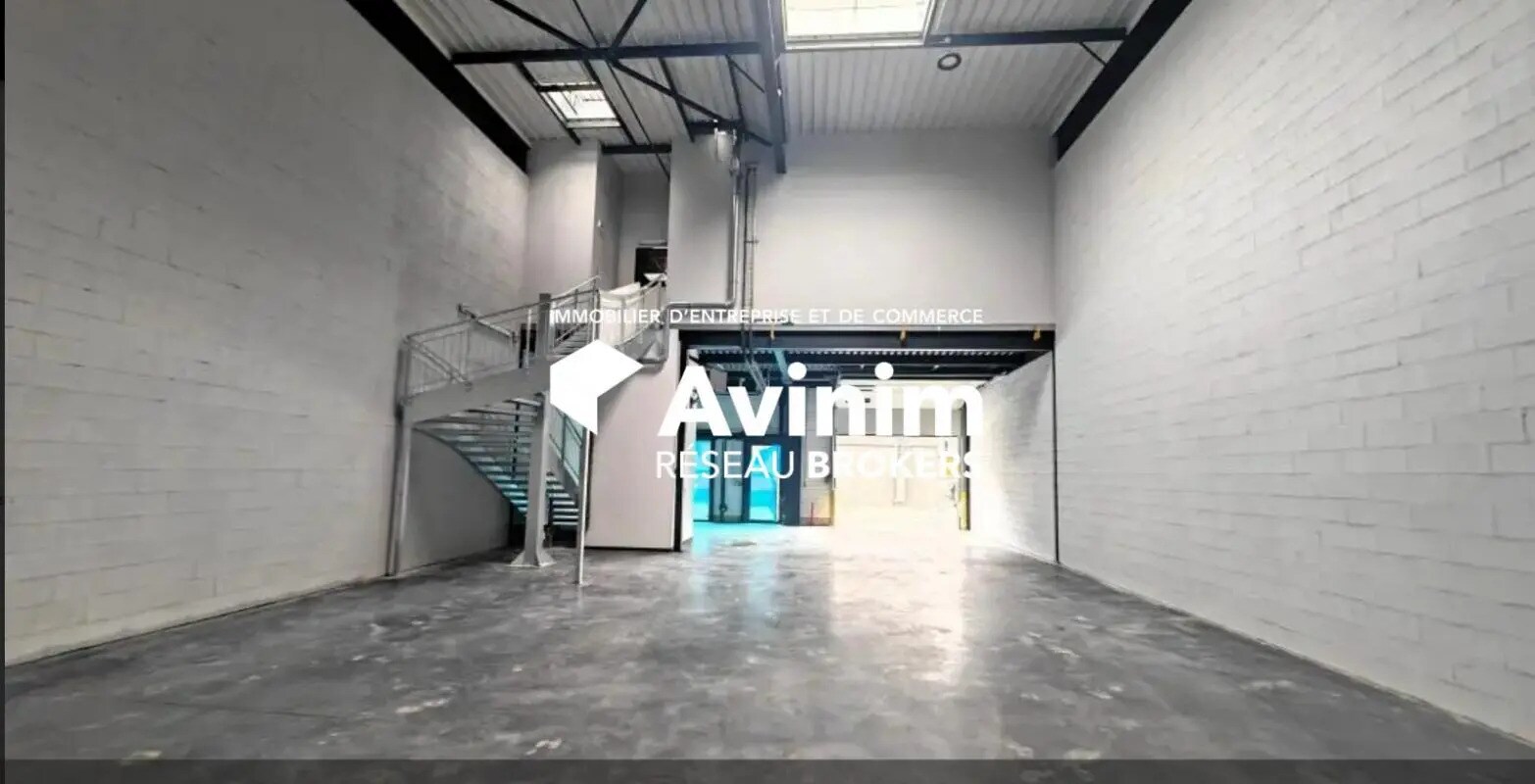 Industrial in Courtry for sale Interior Photo- Image 1 of 7