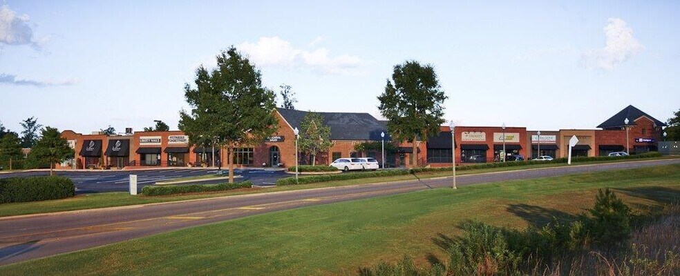 8000 Liberty Pky, Vestavia Hills, AL for lease - Building Photo - Image 1 of 14