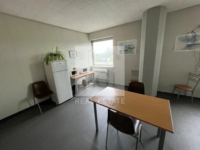 Office in Mâcon for lease - Interior Photo - Image 3 of 15