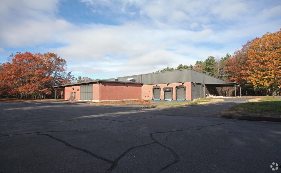 50 Tower Ln, Avon, CT for sale - Primary Photo - Image 1 of 1