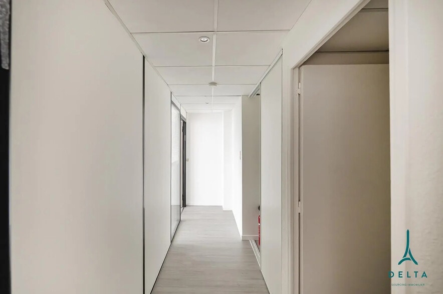 Retail in Clichy for sale - Interior Photo - Image 3 of 4