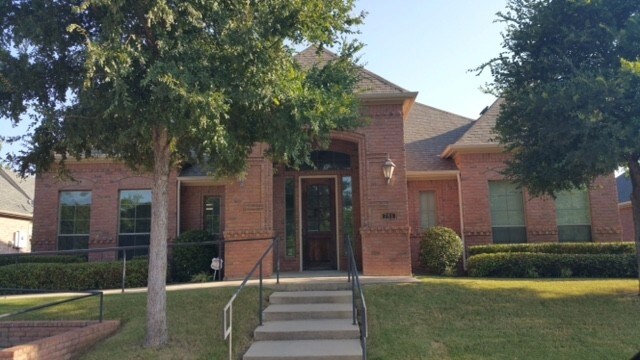 781 Lonesome Dove Trl, Hurst, TX for sale - Primary Photo - Image 1 of 1