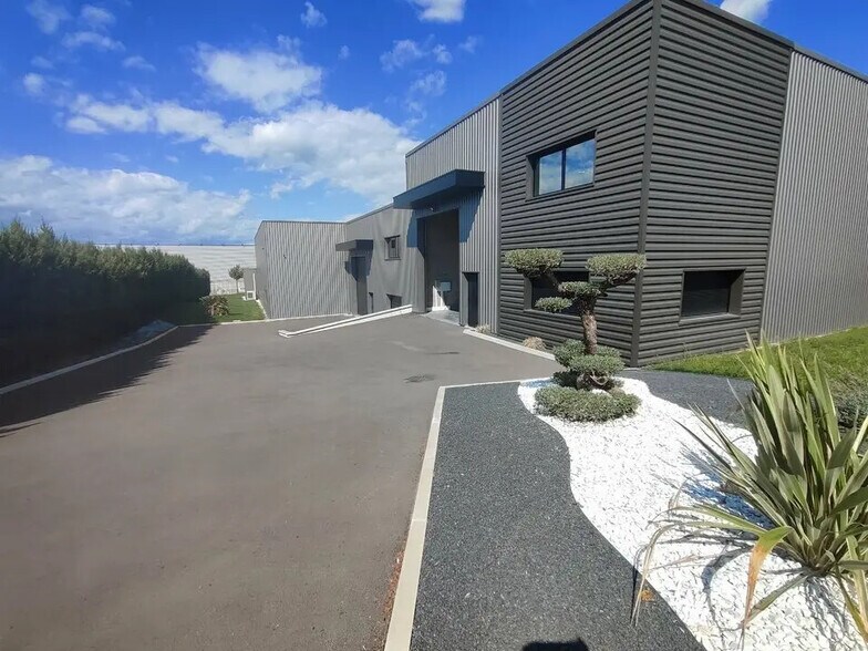 Flex in Colombier-Saugnieu for lease - Building Photo - Image 1 of 6