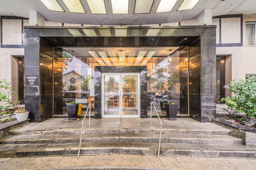 3545-3555 Ch de la Côte-des-Neiges, Montréal, QC for sale - Building Photo - Image 1 of 1