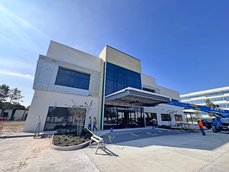 19135 Katy fwy, Houston, TX for lease - Building Photo - Image 1 of 8