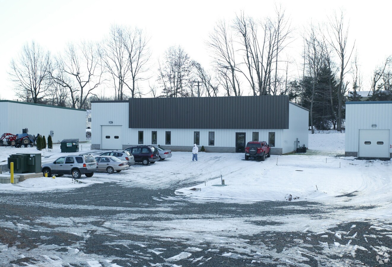 600 Four Rod Rd, Berlin, CT 06037